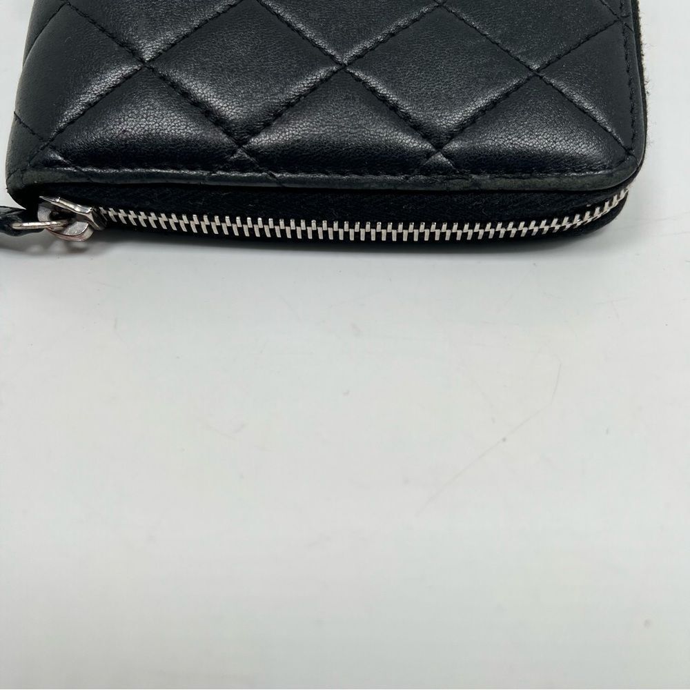 CHANEL Classic Zip Around Wallet Black Quilted lamb skin - Picture 4 of 15